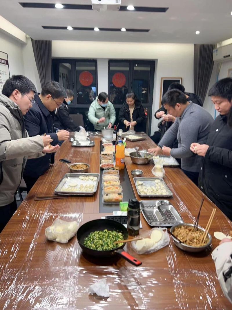 通達軟件公司組織開展“情暖冬至，餃香飄逸”冬至包餃子活動